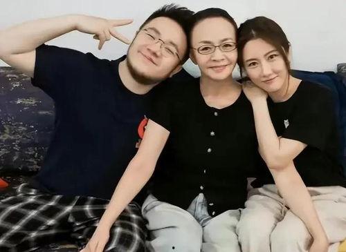 娱乐八卦吃瓜大叔风流,揭秘吃瓜大叔风流背后的故事  第2张